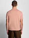 Lyle & Scott Strikket Polo Grapefruit Pink Model / Achterkant