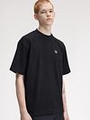 T-shirt Fred Perry w kolorze czarnym 608 Model / Voorkant