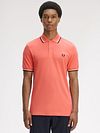 Fred Perry Polo Twin Tipped M3600 Rosa 04C Model / Voorkant