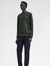 Fred Perry Sweater Logo Dark Green Model / Voorkant