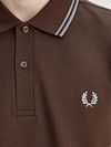 Fred Perry Polo De Manga Larga Brown Model / Detail