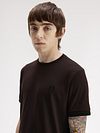 T-shirt Fred Perry Twin Tipped marrone 86C Model / Voorkant