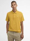 Barbour Pique Polo Ochre Gul Model / Voorkant