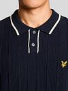 Lyle & Scott Stickad Piké med kontrastkant Mörkblå Model / Detail