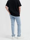 MUD Jeans Denim Bryce Lichtblauw Model / Achterkant