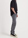MUD Jeans Denim Rick Grigio Model / Zijkant
