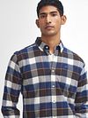 Barbour Valley Koszula w kratę brązowo-niebieska Model / Voorkant