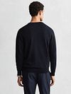 Sweter GANT z dekoltem w serek w kolorze granatowym Model / Achterkant