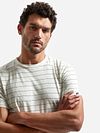 Camiseta No-Excess Pin Stripe de rayas finas en blanco Model / Detail