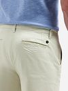 No Excess Bermuda Chino Ecru Model / Detail