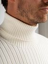Suitable Turtleneck Pullover Rib Merino Off White Model / Detail