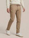 Suitable Chino Peano Twill Sand Model / Voorkant