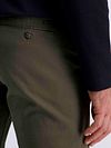 Chino Pierre Cardin Castres verde oliva Model / Detail