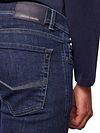 Jeansy Pierre Cardin Lyon Tapered Future Flex w kolorze granatowym Model / Detail