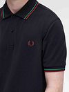 Polo Fred Perry Twin Tipped M3600 en azul marino Z58 Model / Detail