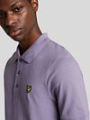 Polo Lyle and Scott en color morado Dusk Model / Detail