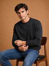 KING Essentials The George Sweater Schwarz Model / Voorkant