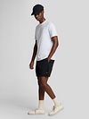 Lyle & Scott ensfarvede badebukser i sort Model / Zijkant
