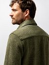 State of Art Overshirt Twill Moss Green Model / Achterkant