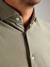 Suitable Piqué Hemd Taupe Model / Detail