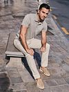 Suitable Polo MEL Piqué Sable Model / Sfeerbeeld