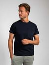 Passer T-skjorte Sonny Pocket Navy Model / Voorkant med Stefan
