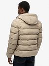Superdry Chaqueta Acolchada Capucha Greige Model / Achterkant