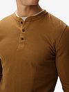 Superdry Pull Henley Waffle Washed Camel Model / Voorkant