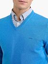 Sweter McGregor z dekoltem V w kolorze morskim niebieskim Model / Detail