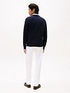 Sweter Tommy Hilfiger Essential w kolorze Navy Model / Achterkant