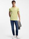 T-shirt BOSS Tegood w kolorze limonkowym Model / Voorkant