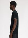 T-shirt Fred Perry Twin Tipped w kolorze zielonym 78C Model / Zijkant