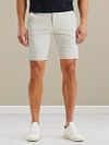 Vanguard V9 Chino Shorts i krämfärg Model / Voorkant