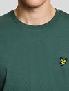 Lyle and Scott Everglade Camiseta Groen Model / Detail