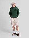 Hoodie Lyle and Scott verde scuro Model / Voorkant