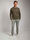 Suitable Pullover Raw verde oliva Model / Voorkant