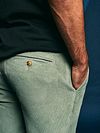 McGregor Chino in velluto a coste verde chiaro Model / Achterkant