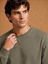 King Essentials The George Sweater Vert Olive Model / Detail