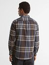 Koszula Barbour Fortrose Tartan w kolorze czerwonym Model / Achterkant