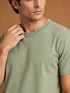 King Essentials The Steve T-Shirt jasнозielony Model / Detail