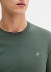T-Shirt de manga larga Marc O'Polo verde oscuro Model / Detail