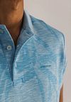 Polo State of Art Faded Leaf azul claro Model / Detail