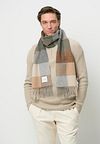 Profuomo Scarf Wool Checks Brown Grey Beige Model / Voorkant