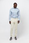 Profuomo Shirt Structure Light Blue Model / Voorkant