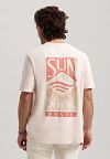 Dstrezzed T-Shirt Ty z nadrukiem jasnoróżowy Model / Achterkant