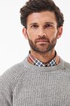 Barbour sweter z jagnięcej wełny, dzianinowy, Stone Grey Model / Detail