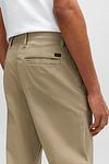 BOSS Sateng Chino Beige Model / Detail