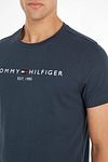 Tommy Hilfiger T-skjorte Logo Militærblå Model / Voorkant