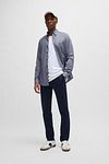 BOSS Chino Slim Navy Model / Voorkant