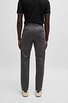 Chino Slim BOSS antracite Model / Achterkant